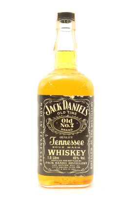 (1) Jack Daniel's Black Label Old No.7 Brand Sour Mash Whisky, 45% ABV, 1000ml