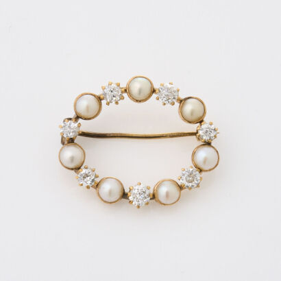 14ct Yellow Gold, Alternating Pearl and Diamond Oval Shaped Brooch