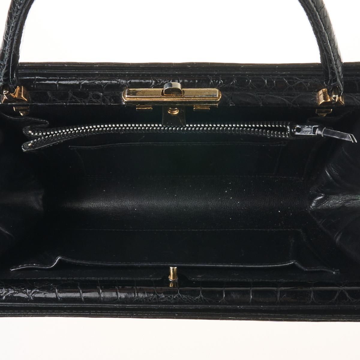 Lot 197 - A COLLECTION OF VINTAGE BAGS INCLUDING A