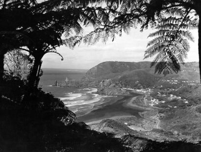 G. REITHMAIER View of Piha Beach, looking south. Auckland.