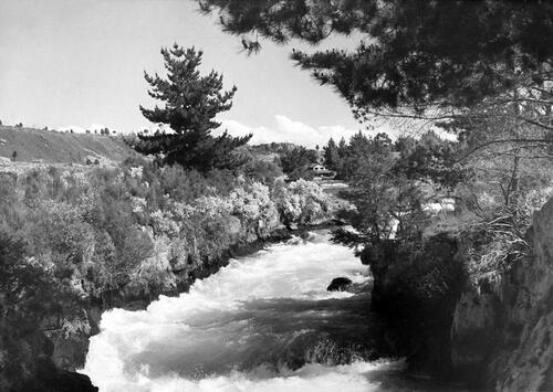 UNKNOWN PHOTOGRAPHER Huka Falls