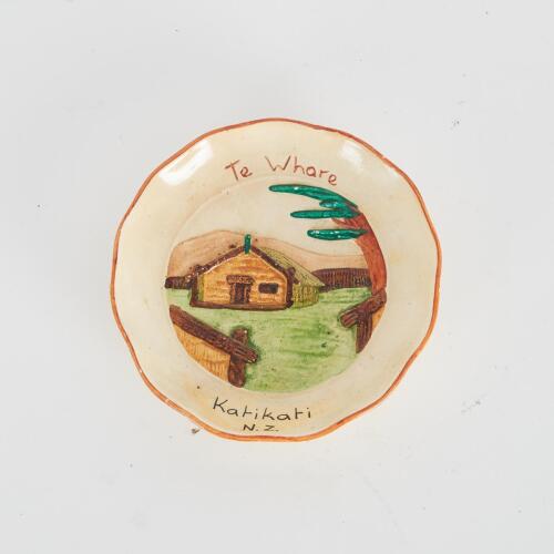 A Manor Ware Te Whare Dish