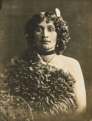 UNKNOWN PHOTOGRAPHER Portrait Of A Wahine