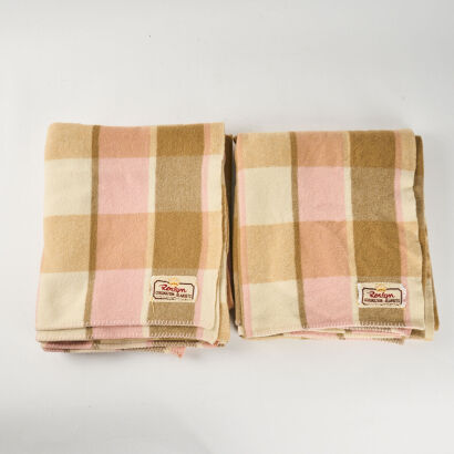 A Matching Pair Of Vintage Roslyn Coronation NZ Wool Blankets