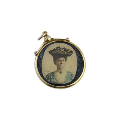 An Edwardian 9ct Gold Pendant Frame