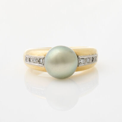 18ct Yellow Gold Black Pearl and Diamond Ring