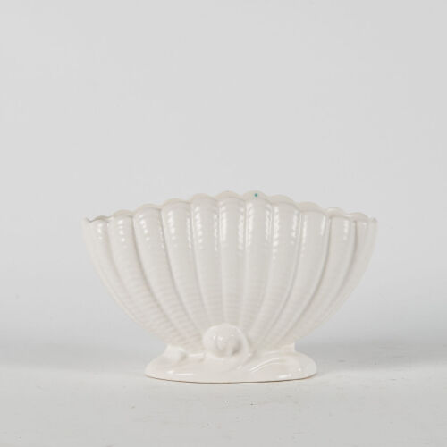 A Sylvac Art Deco Clam Shell Vase