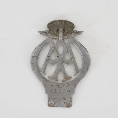 A c 1930s Auckland Automobile Association car badge