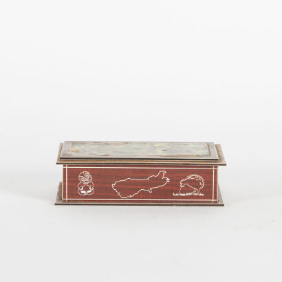 A Vintage New Zealand Souvenirware Box