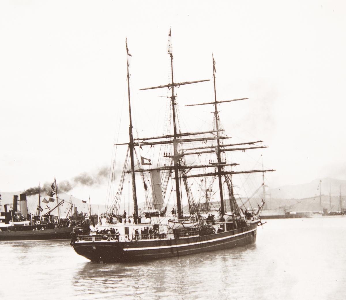 Terra Nova Departing Lyttleton Harbour