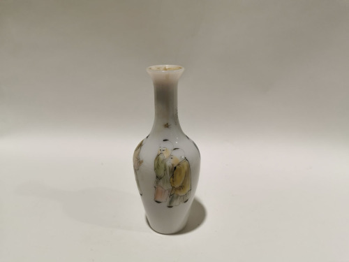A Chinese Peking Glass Bottle
