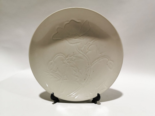 An Early-20th Century Chinese White-Glazed Floral Plate