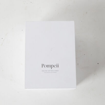 An Aurora Pompeii Soy Candle