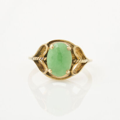 14ct Yellow Gold, Vintage, Oval Cabochon Cut Jade Ring