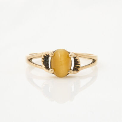 10ct Yellow Gold, Oval Cabochon Cat's Eye Chrysoberyl Ring