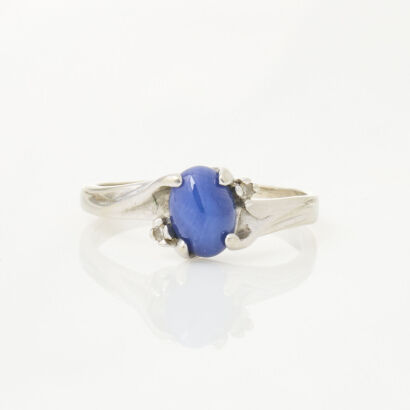 10ct White Gold, Oval Cabochon Synthetic Star Sapphire Ring