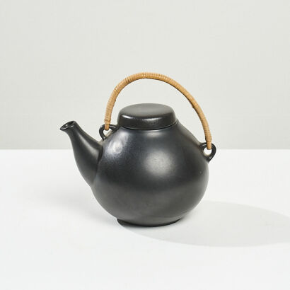 A Large Finland Arabia Teapot by Ulla Procope