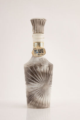 (1) Jim Beam Bourbon Whiskey Regal China Decanter Beam's Choice Grey & White 4/5 quart 80 proof 8 year old