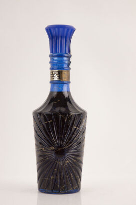 (1) Jim Beam Bourbon Whiskey Regal China Decanter Blue & Gold star 4/5 quart 86 proof 8 year old