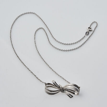18ct Bow Diamond Necklace