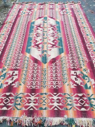 A Fine Hand-Woven Iranian Kilim Carpet