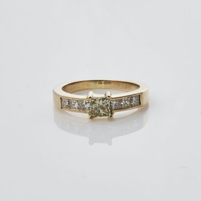 18ct Diamond Ring