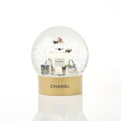 Chanel 2021, No. 5 Snow Globe with Box