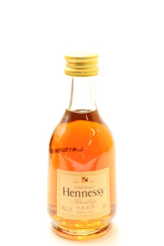 (1) Hennessy Privilege V.S.O.P. Cognac Miniature, 40% ABV, 50ml