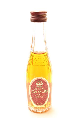 (1) Camus Grand V.S.O.P. Cognac Miniature, 40% ABV, 30ml