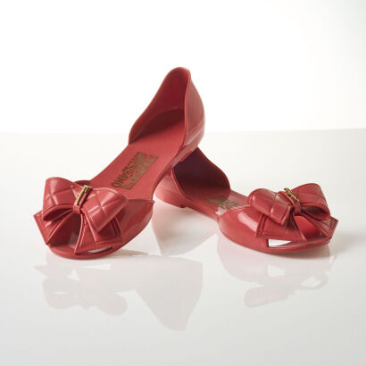 Salvatore Ferragamo Vara Bow Flats, Size 7