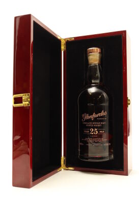 (1) Glenfarclas Glencairn Decanter 25 Year Old Single Malt Scotch Whisky, 49.5% ABV