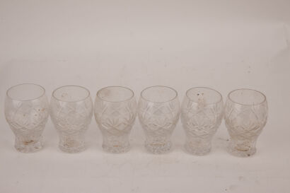 Six small glasses in one lot