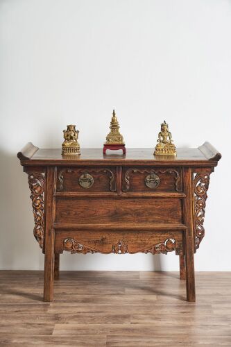 十八世纪中国榆木翘头双屉供桌 / An 18th Century Chinese Elm(Yumu) Altar Coffer