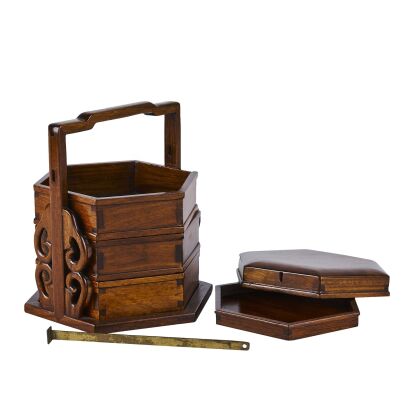 中国老花梨木三撞提梁食盒 / An Old Wood Tiered Box