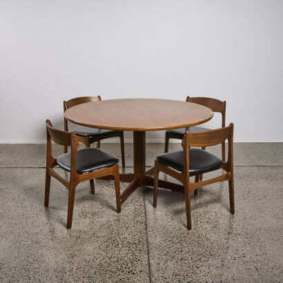 A Da Nina Otto Larsen Dining Suite With Four Chairs