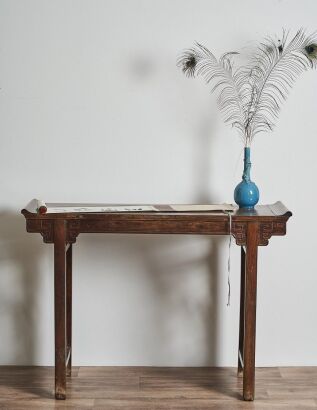 十八世纪中国黄花梨木雕灵芝纹翘头案（画案） / An 18th Century Chinese Huanghuali Recessed-Leg Altar Table(Qiaotou'an)