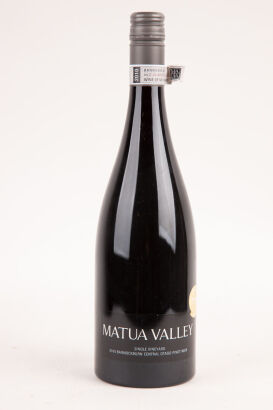 (1) 2010 Matua Vally Single Vineyard Bannockburn Pinot Noir, Central Otago