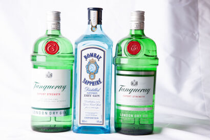 Three bottles of Gin in one lot: 2x Tanqueray 1000ml 47.3% abv , 1x Bombay Sapphire 1000ml 47% abv