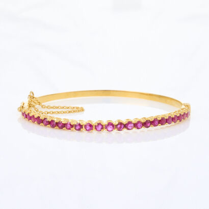18ct/ 20ct Yellow Gold, 4.00ct Ruby Bangle