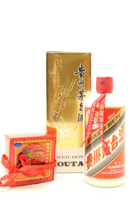 (1) 2014 Kweichow Flying Fairy Moutai with 2 glass, 53% ABV, 500ml (GB)