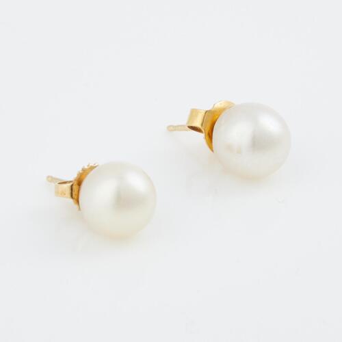 18ct Yellow Gold, 8.2mm Pearl Stud Earrings