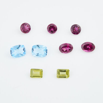 A Collection of Loose Stones, 3 x Garnets, 2 x Peridots, 2 x Oval Garnets, 2 x Topaz