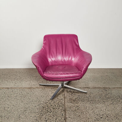 A Walter Knoll Swivel Chair