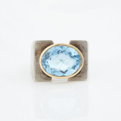 Sterling Silver and 18ct Yellow Gold, Modern 12ct Blue Topaz Ring