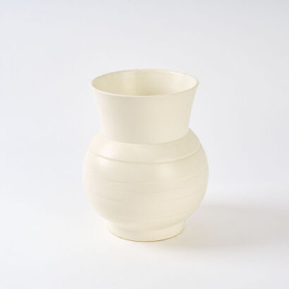 A Hand-Potted Ovoid Vase by Ernest Shufflebotham for Crown Lynn