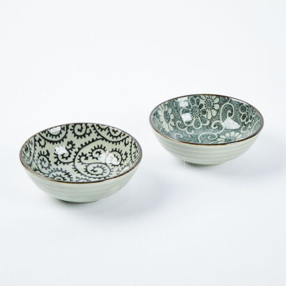 A Pair Of Small Fabrique Au Japan Bowls