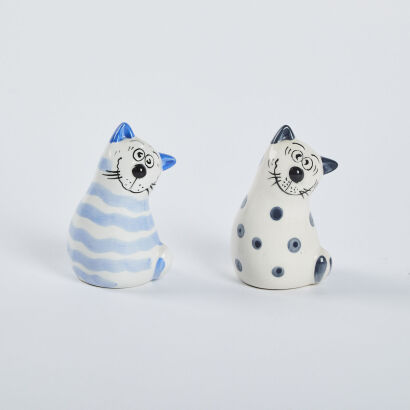 A Pair Of Ceramic Cat Salt And Pepper Shakers