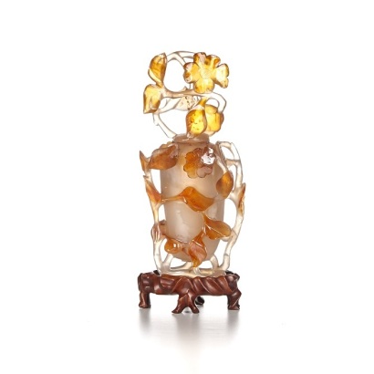 A Qing Dynasty Agate Pendant
