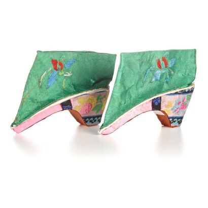 A Pair of Chinese Embroidered Lady Shoes, Qing Dynasty(1616-1912)