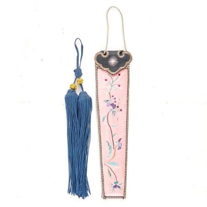 A Qing Dynasty Embroidered Fan Set and Tassel